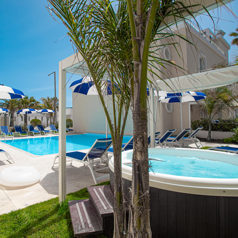 nautilus hotel cagliari poetto la piscina